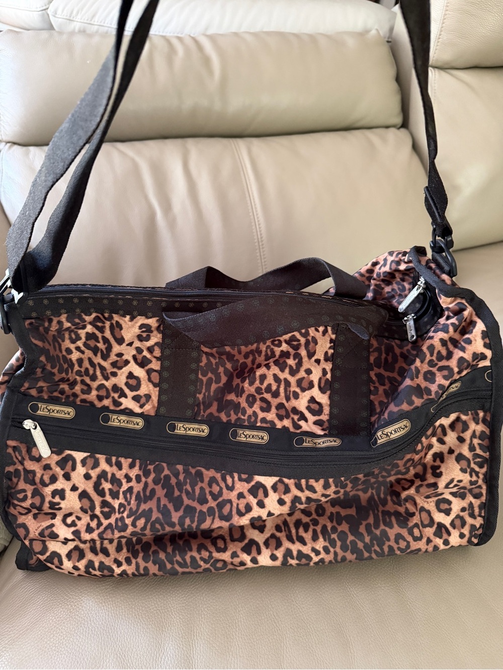 Lesportsac Leopard Print Black/Brown Weekender Duffel Bag ShoulderStrap Zippered - Picture 2 of 16